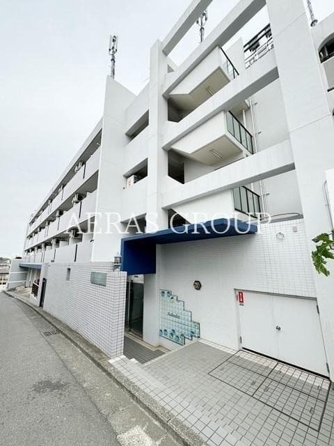 Main exterior of Lukure Aobadai