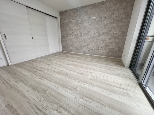 Room image 8