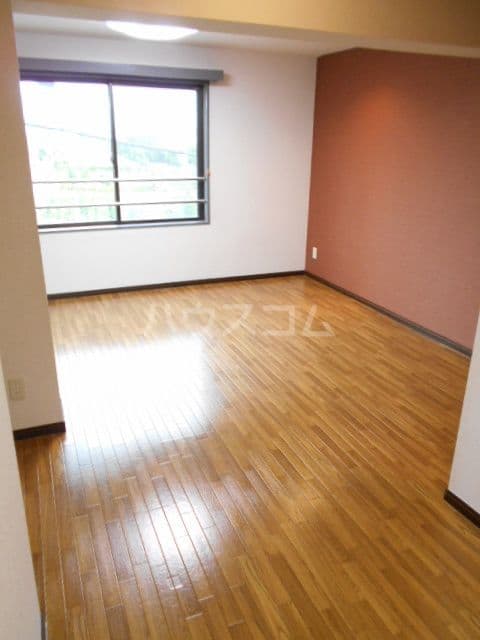 Room image 15