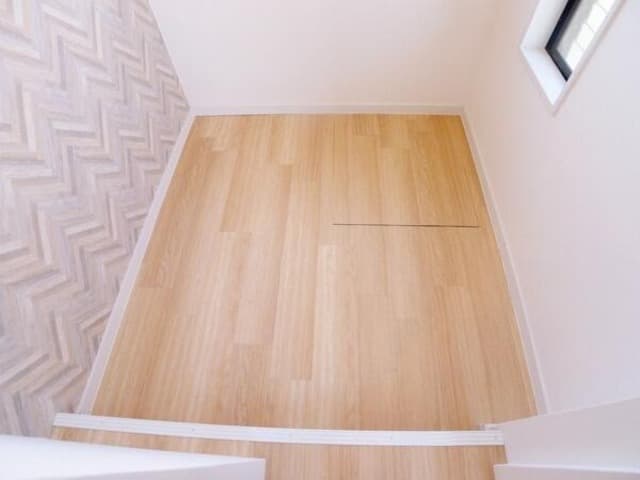 Room image 12