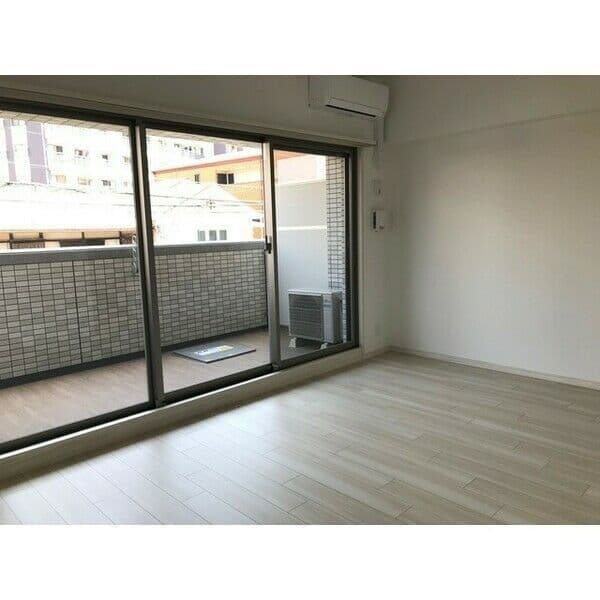Room image 9