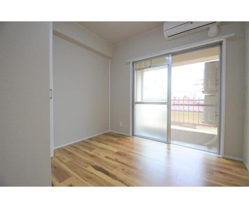 Room image 9