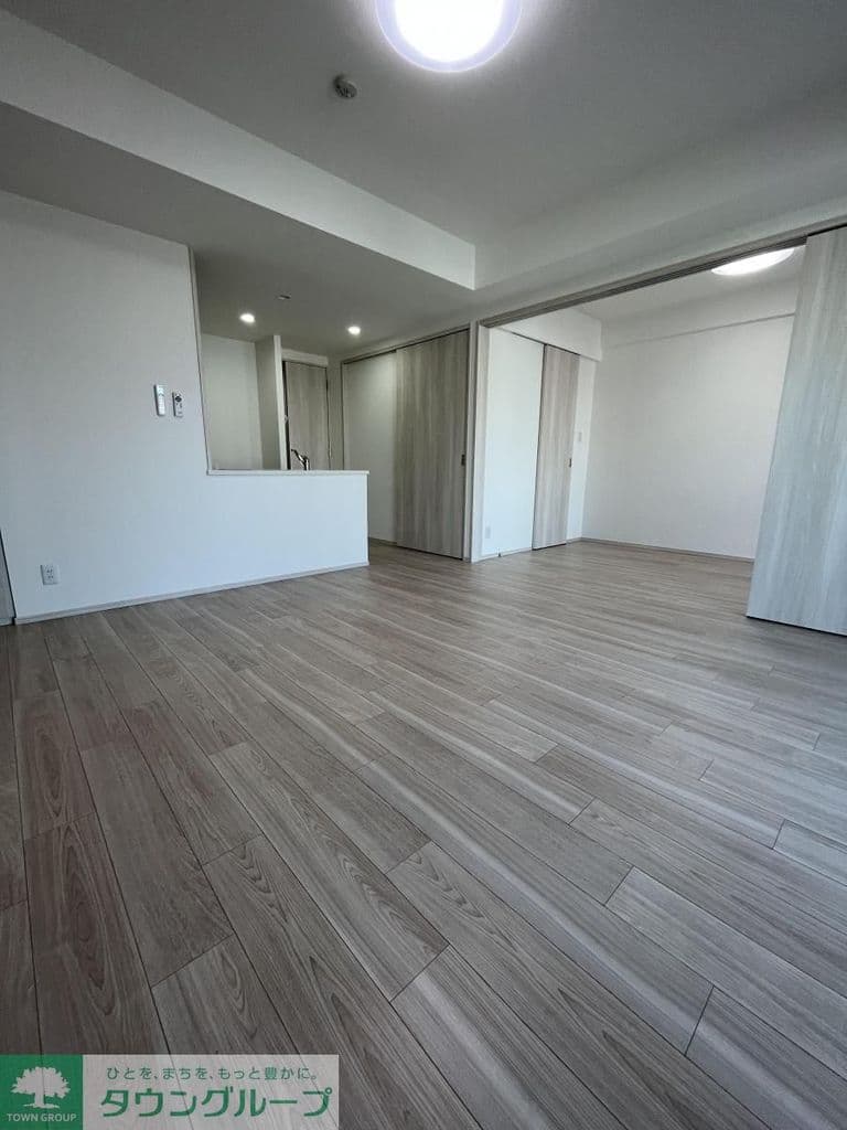 Room image 8