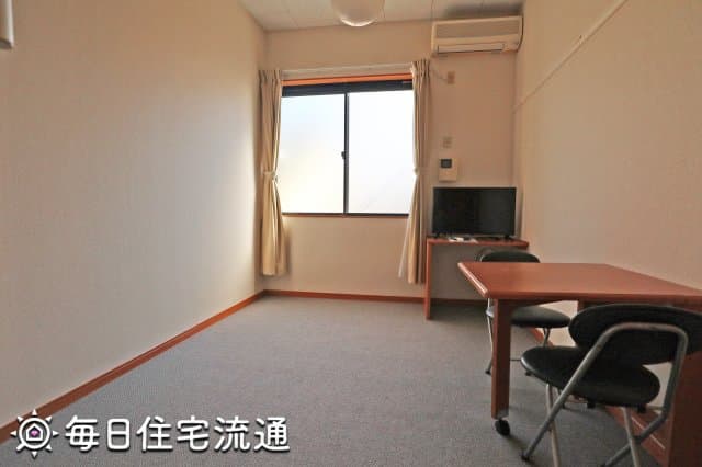 Room image 8