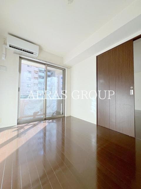 Room image 8