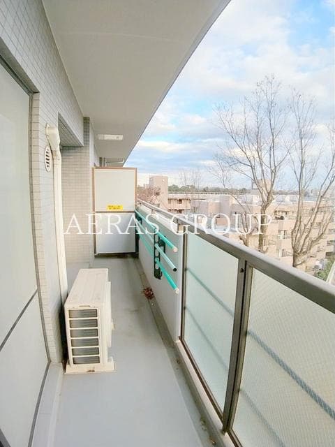 Room image 8