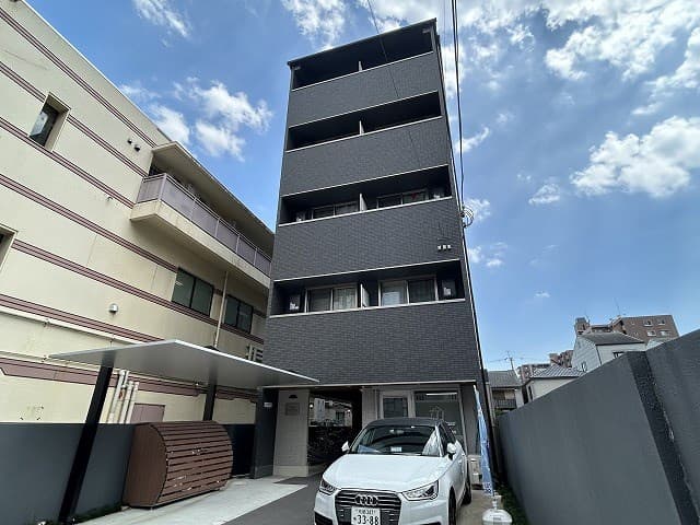 Preview interior of Gravis Saiin Takatsuji