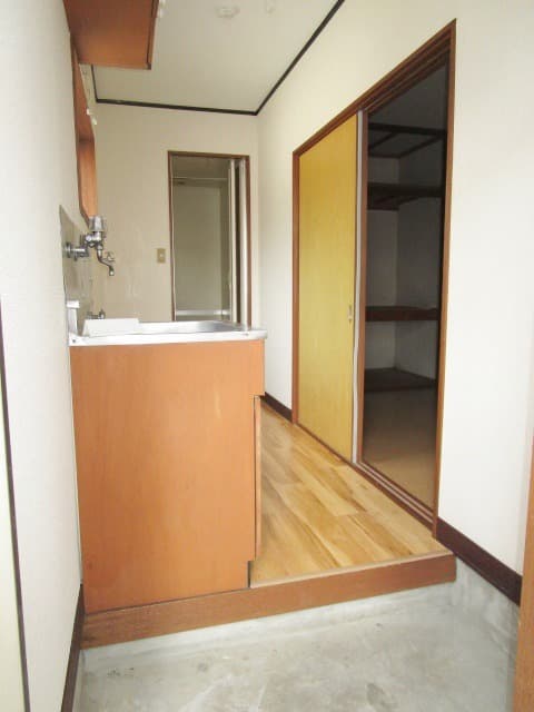Room image 12