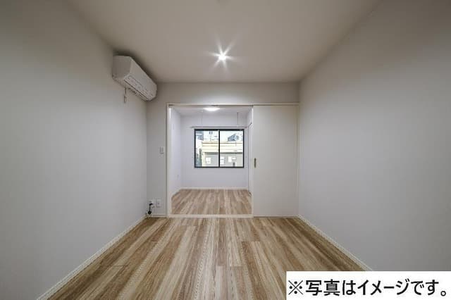 Room image 13