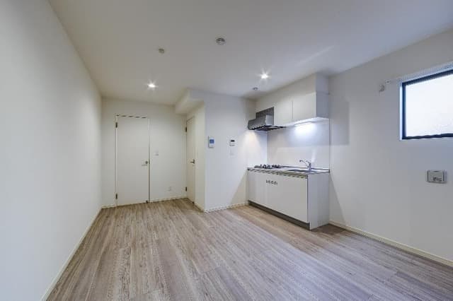 Room image 8