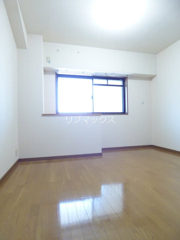 Room image 8