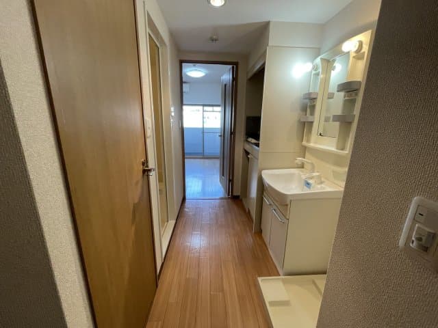 Room image 8