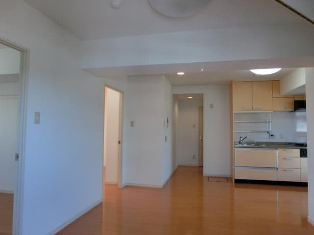 Room image 8