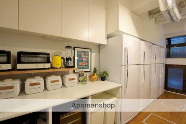 Room image 10