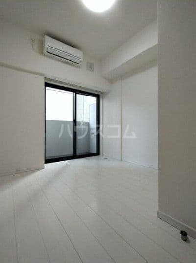 Room image 8