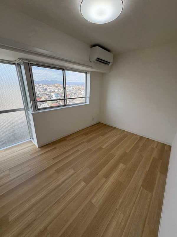 Room image 14