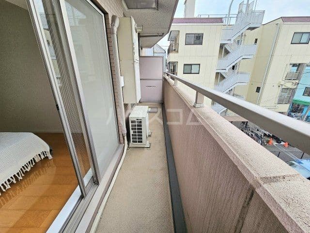 Room image 9