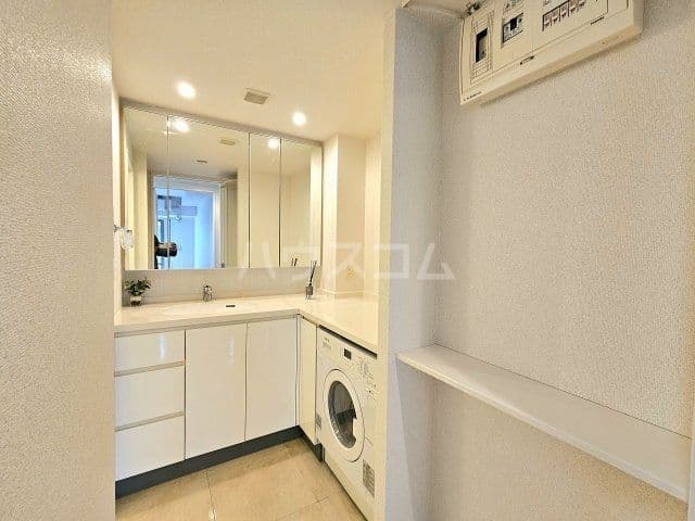 Room image 8