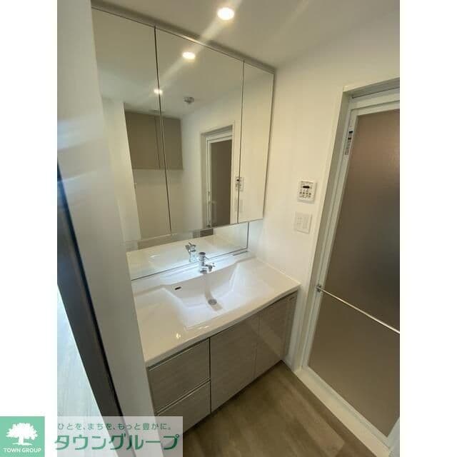 Room image 8