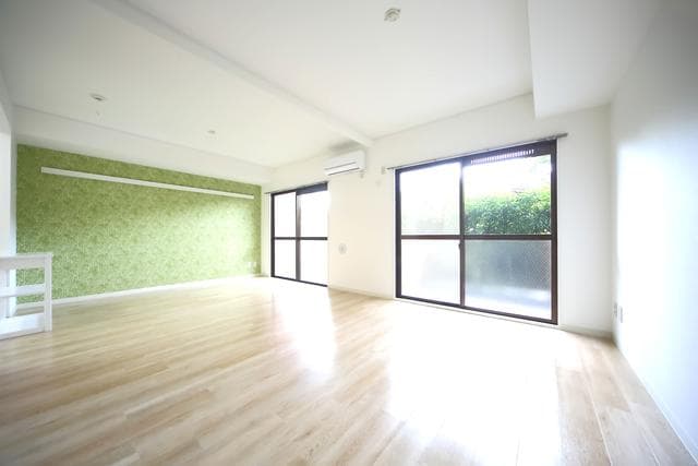 Preview interior of Maison Glory