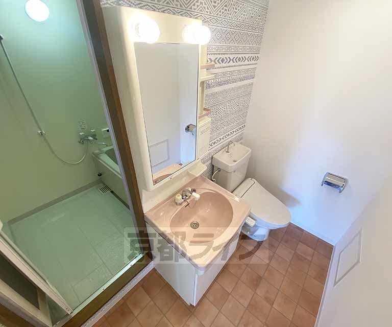 Room image 8