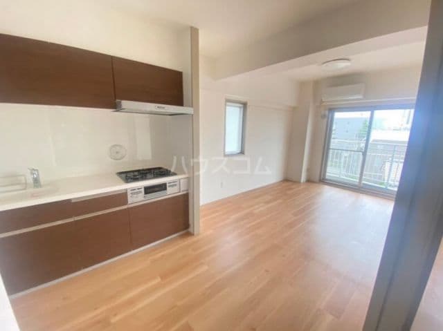 Room image 15