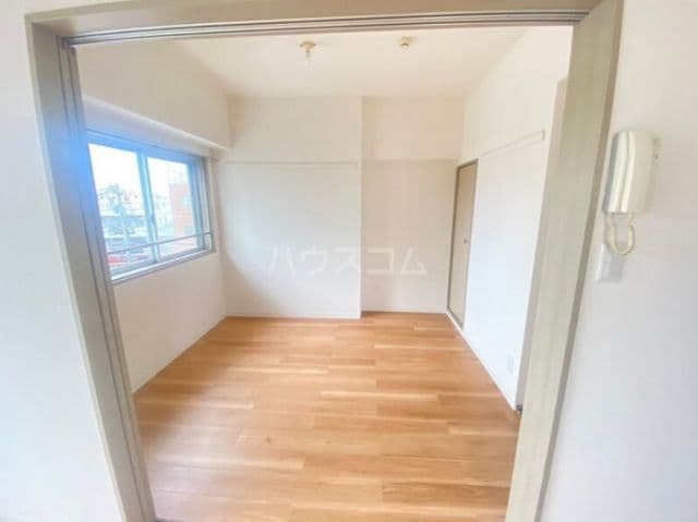 Room image 10