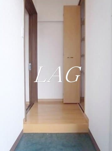 Room image 12