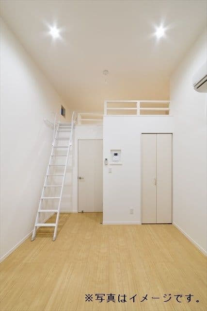 Room image 12