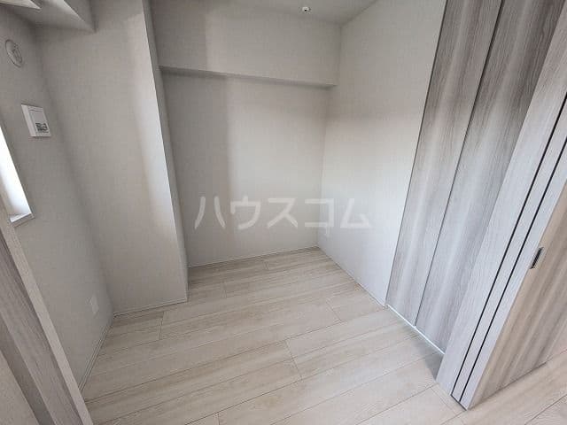Room image 8