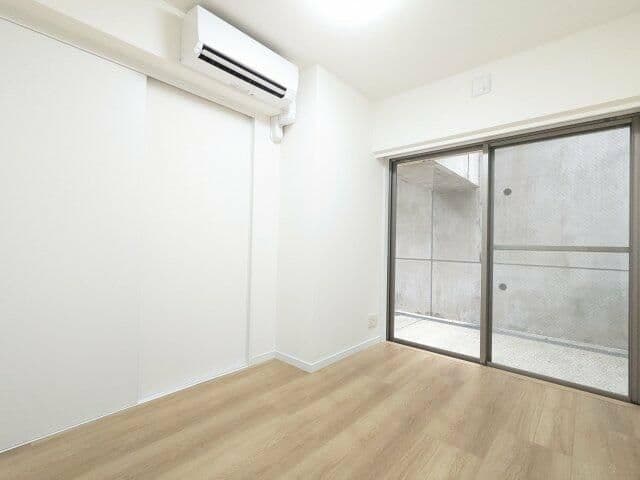 Room image 8
