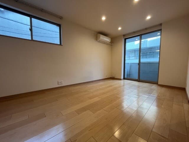 Preview interior of Kouei Tamazukuri Building