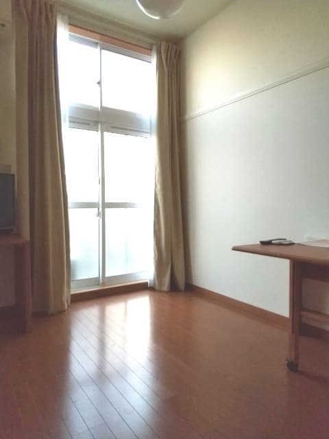 Room image 8
