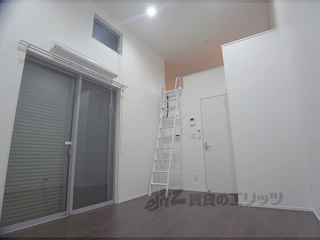 Preview interior of West Village 2