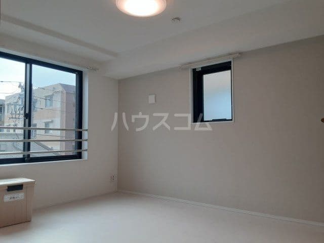 Room image 8