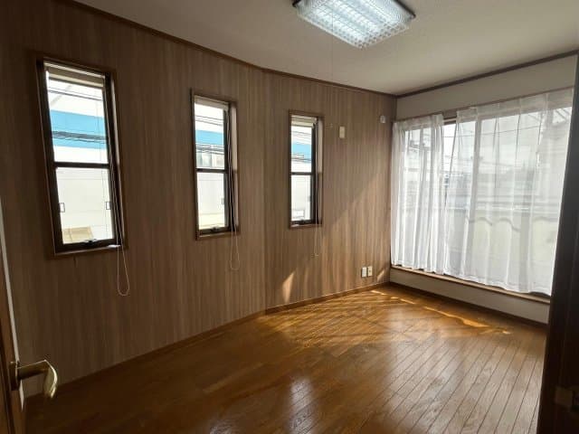 Room image 13