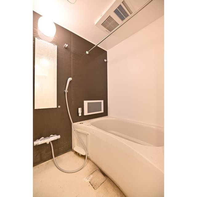Room image 16