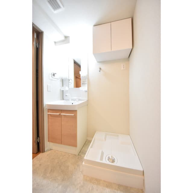 Room image 15