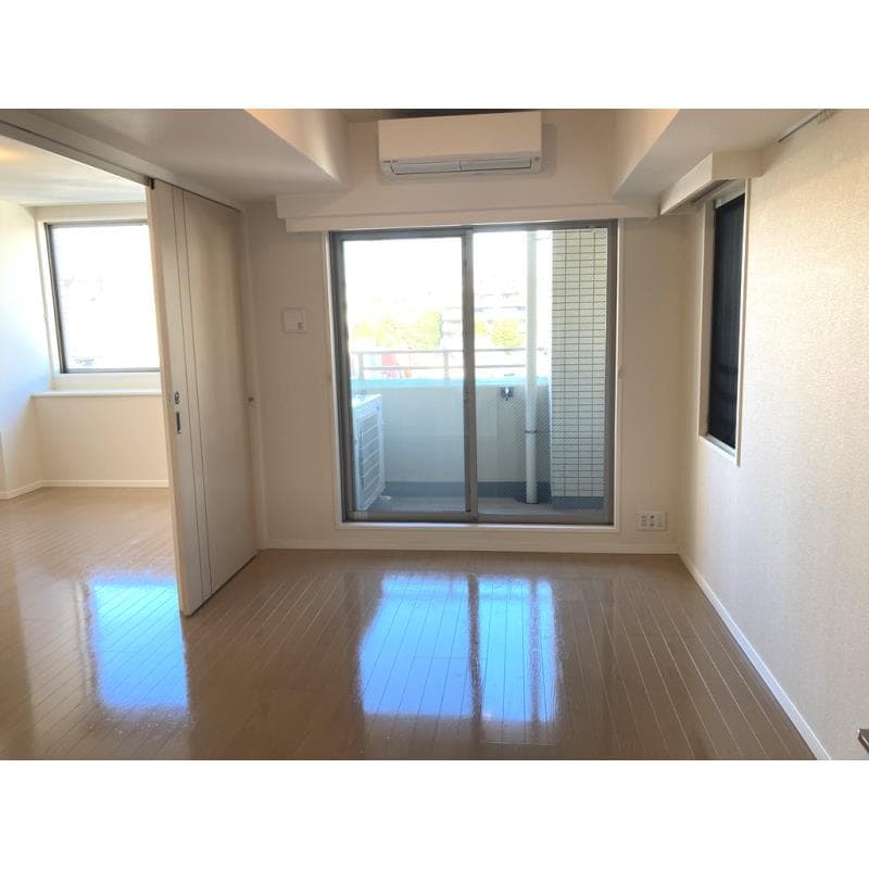 Room image 10