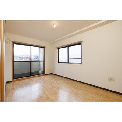 Room image 10