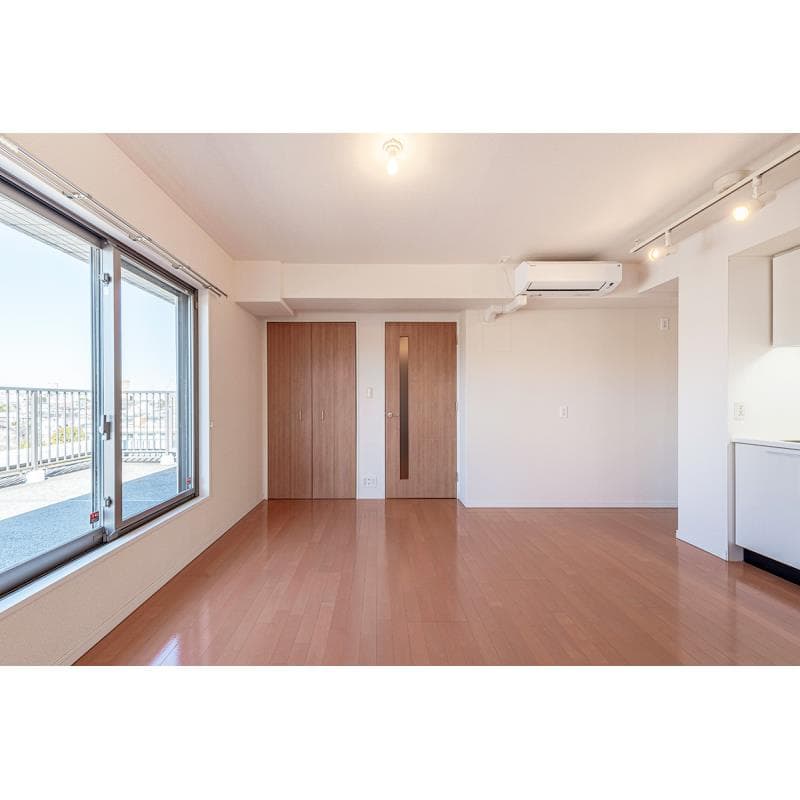 Room image 10