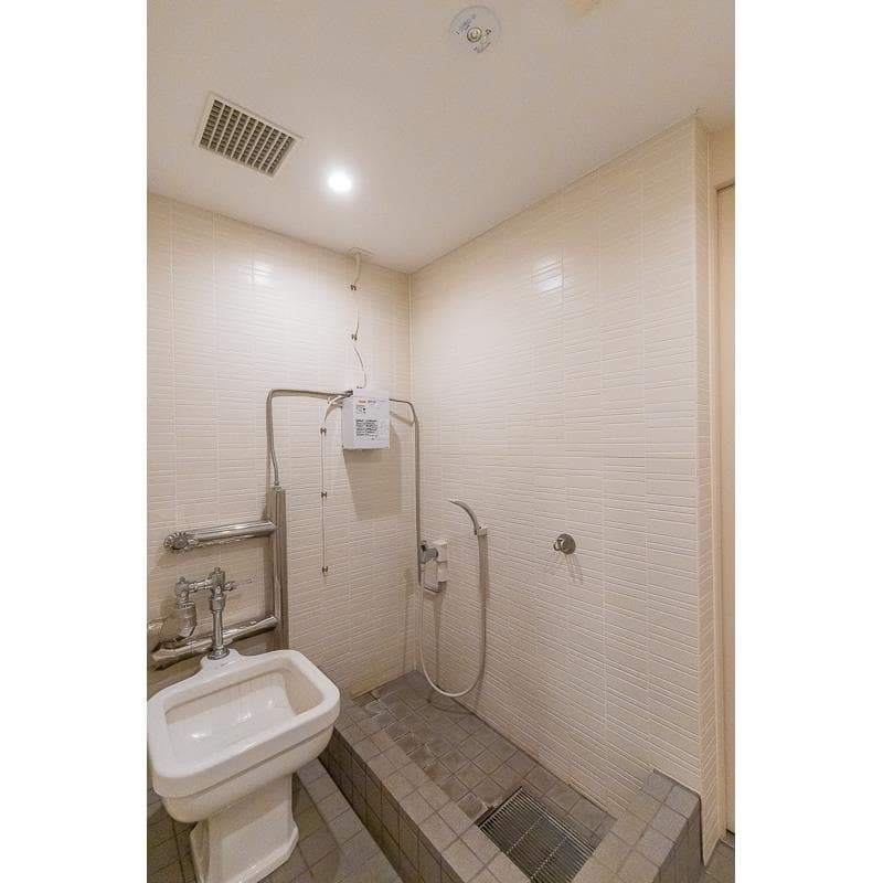Room image 9