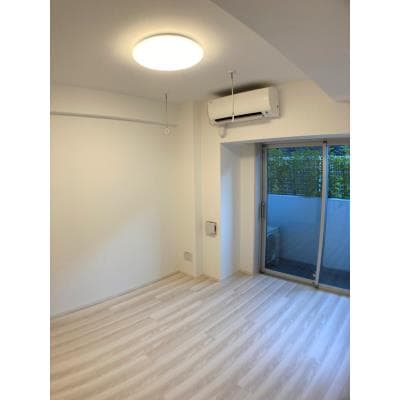 Room image 8