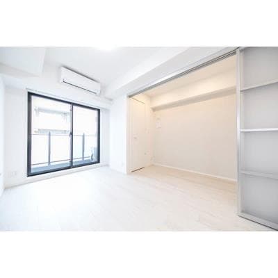 Room image 8