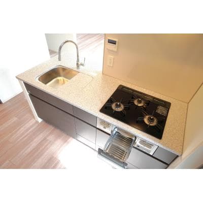 Room image 10