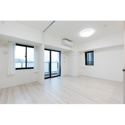 Room image 8