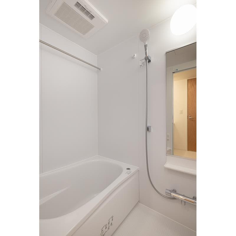 Room image 8