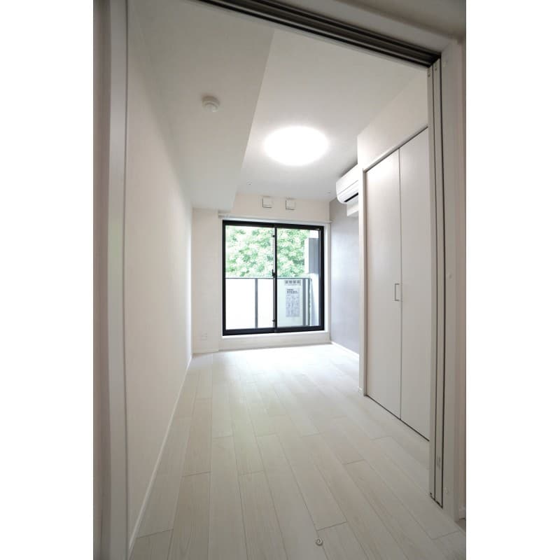 Room image 8