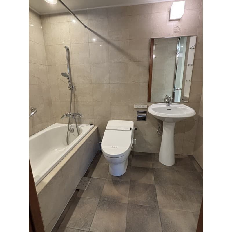 Room image 8