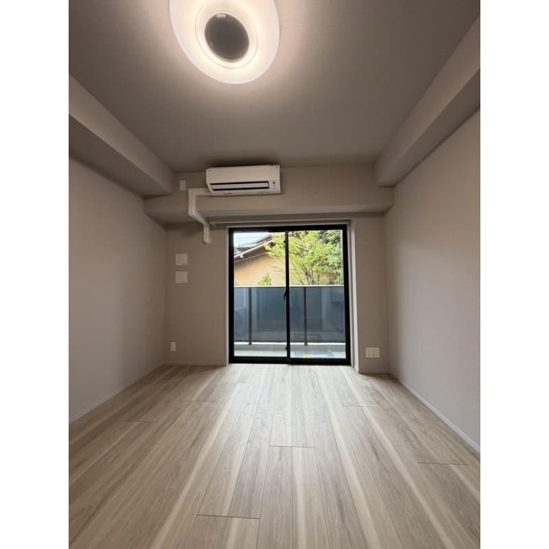 Room image 8